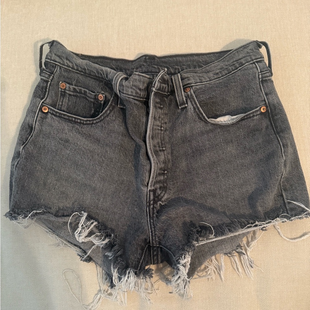 Women's Levi’s 501 Shorts - Size 28